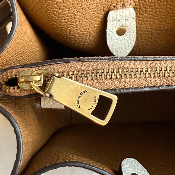 Coach Tyler Carryall 28 Bag - Picture 4 of 14